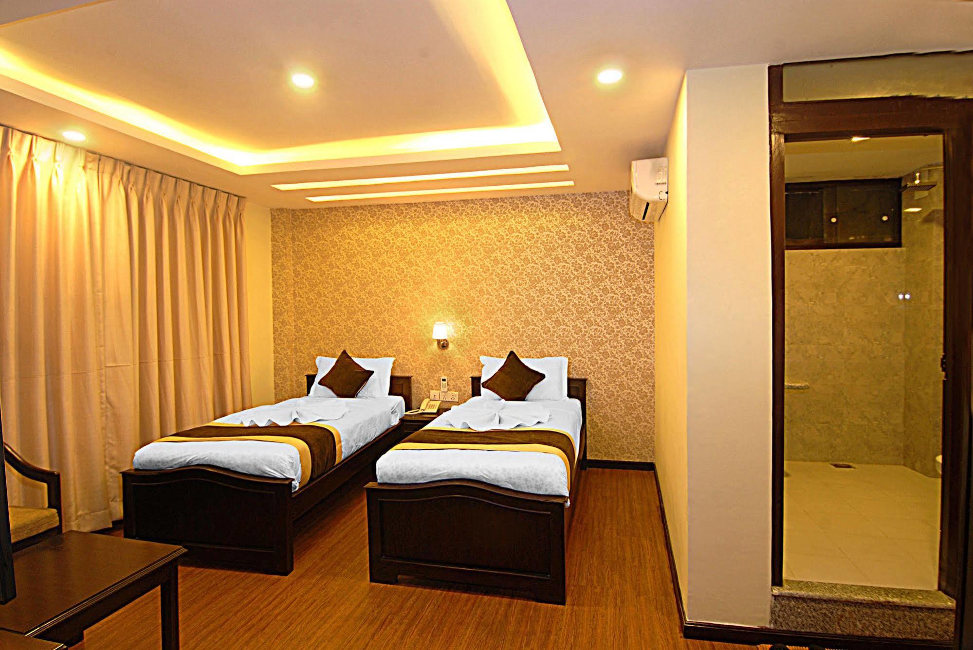 Kathmandu Grand Hotel Buitenkant foto