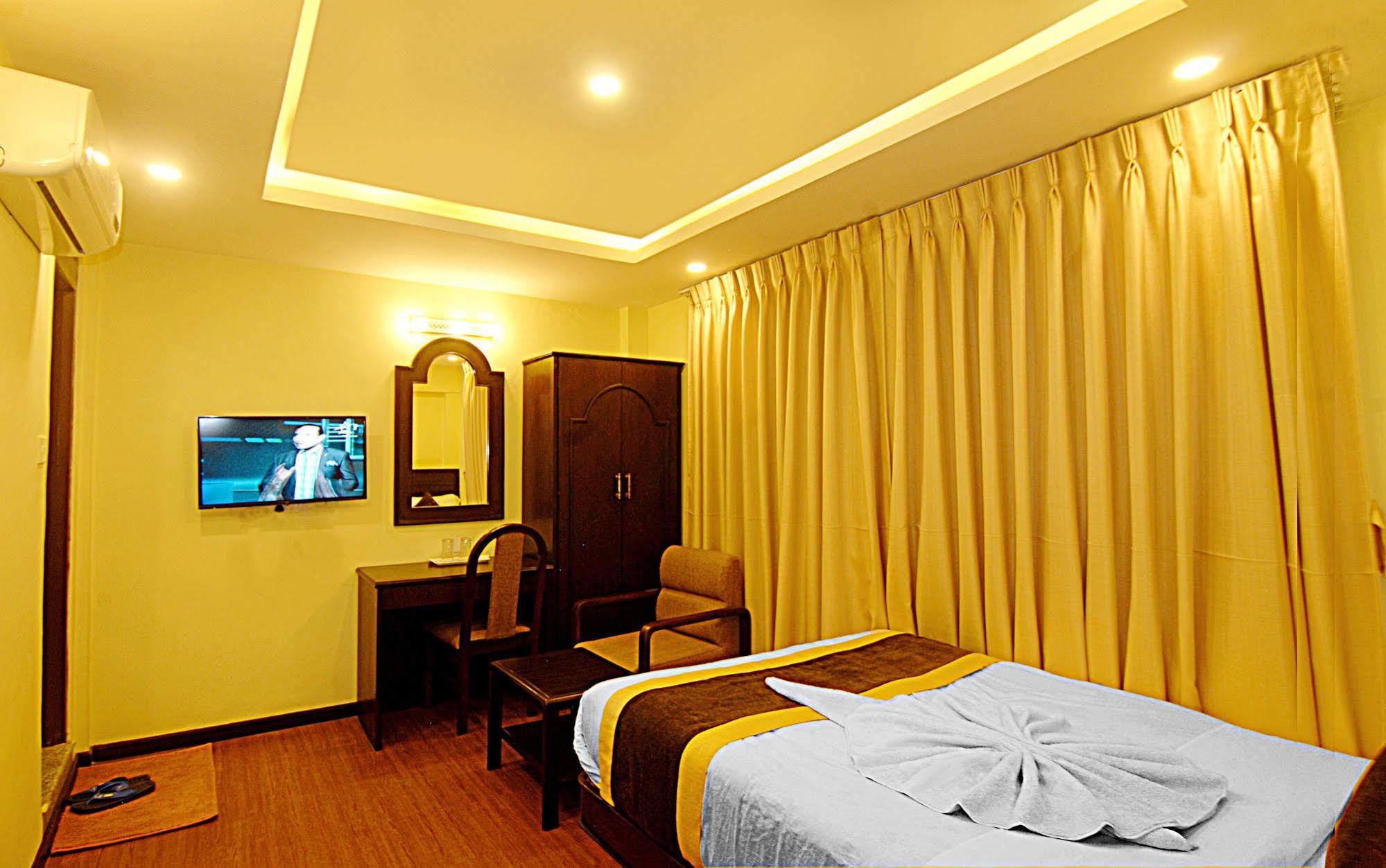 Kathmandu Grand Hotel Buitenkant foto