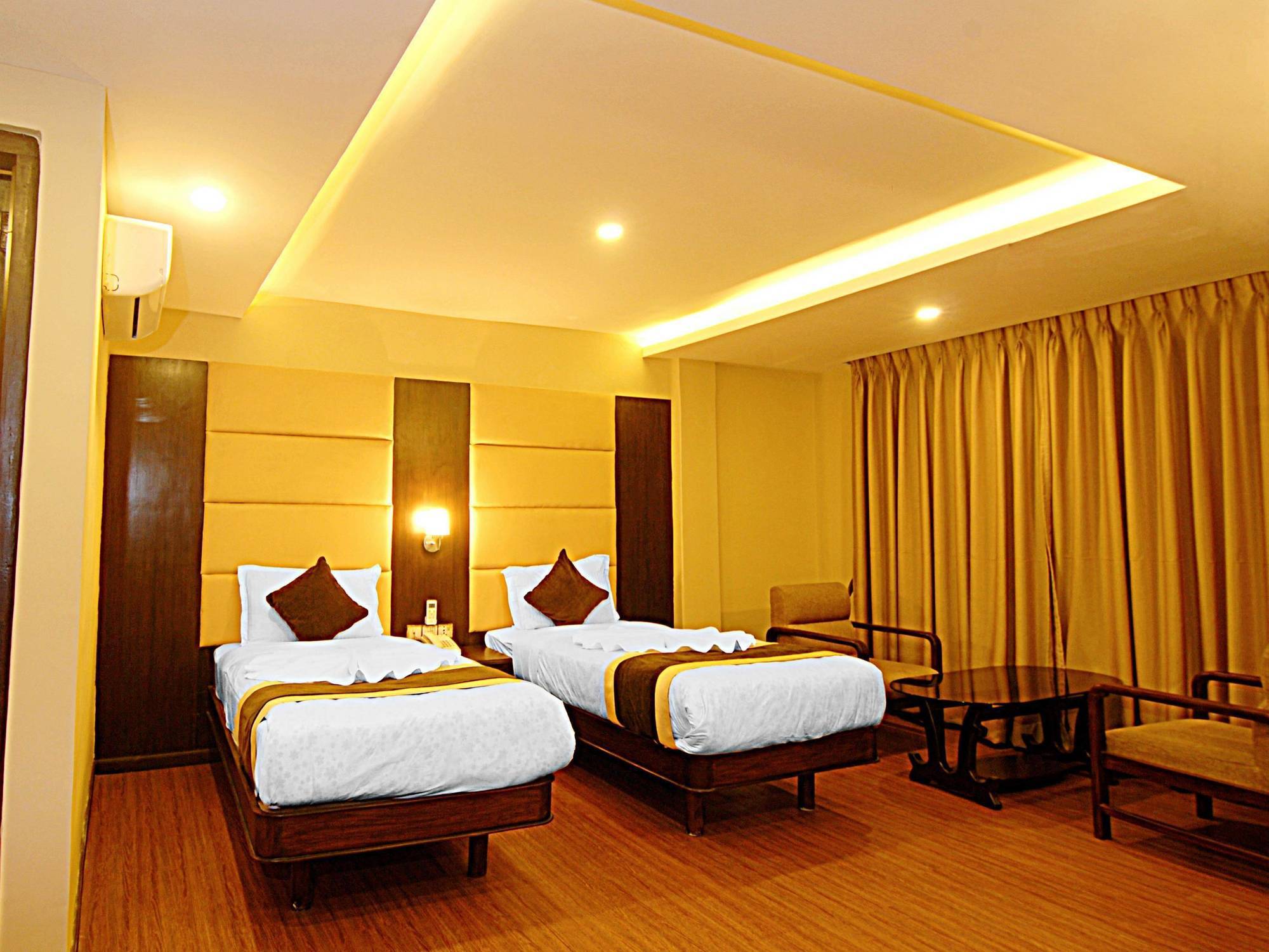 Kathmandu Grand Hotel Buitenkant foto