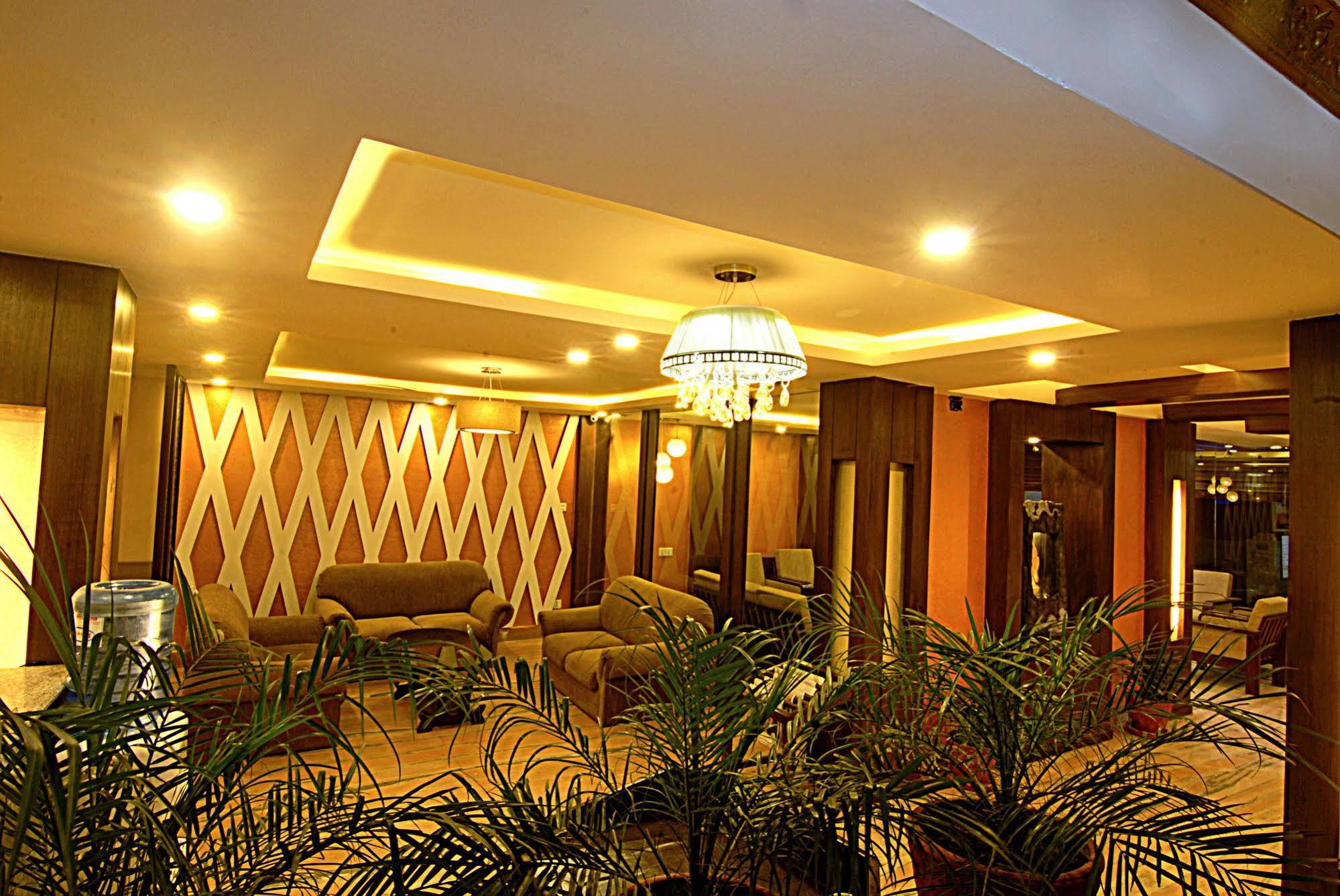 Kathmandu Grand Hotel Buitenkant foto