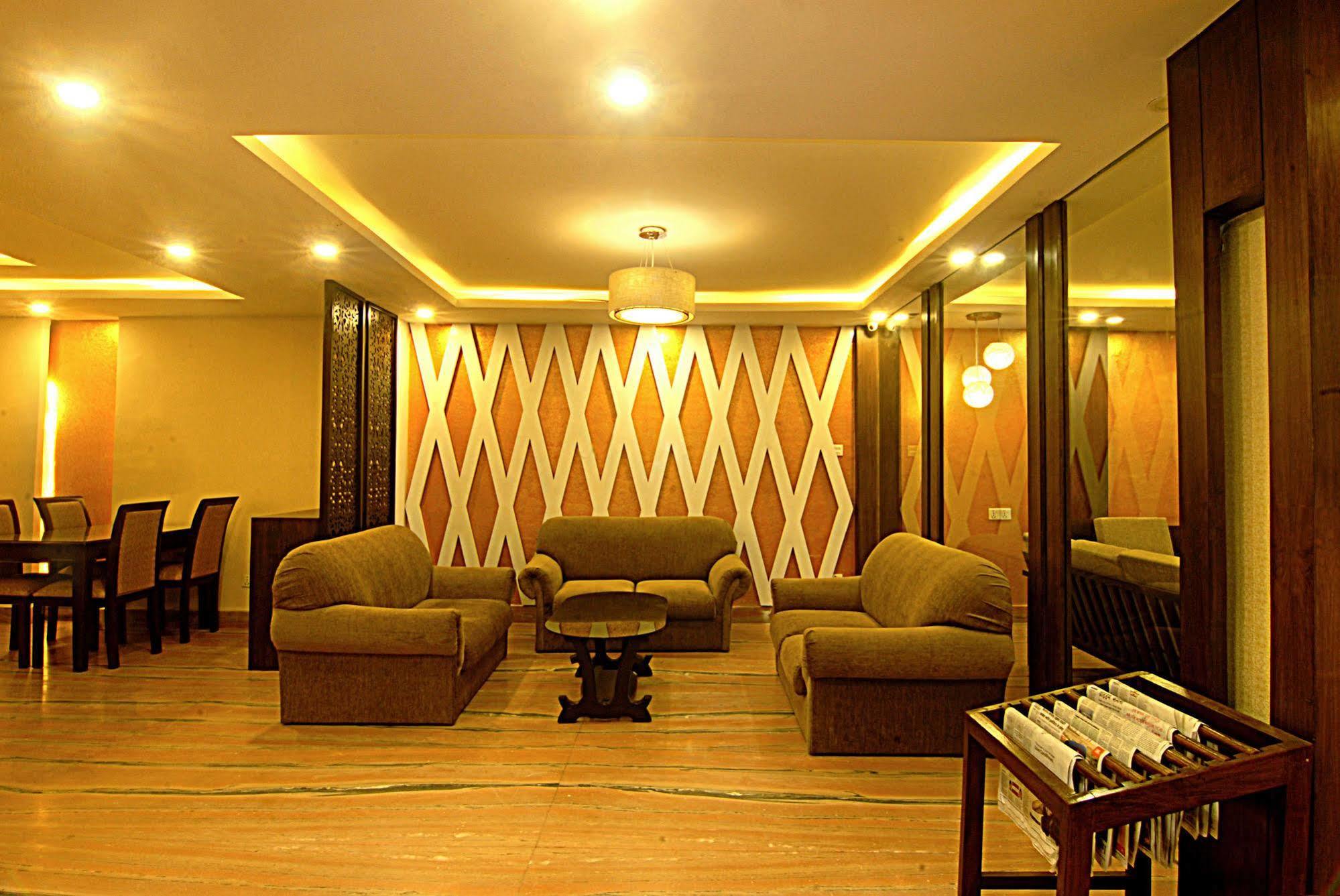 Kathmandu Grand Hotel Buitenkant foto