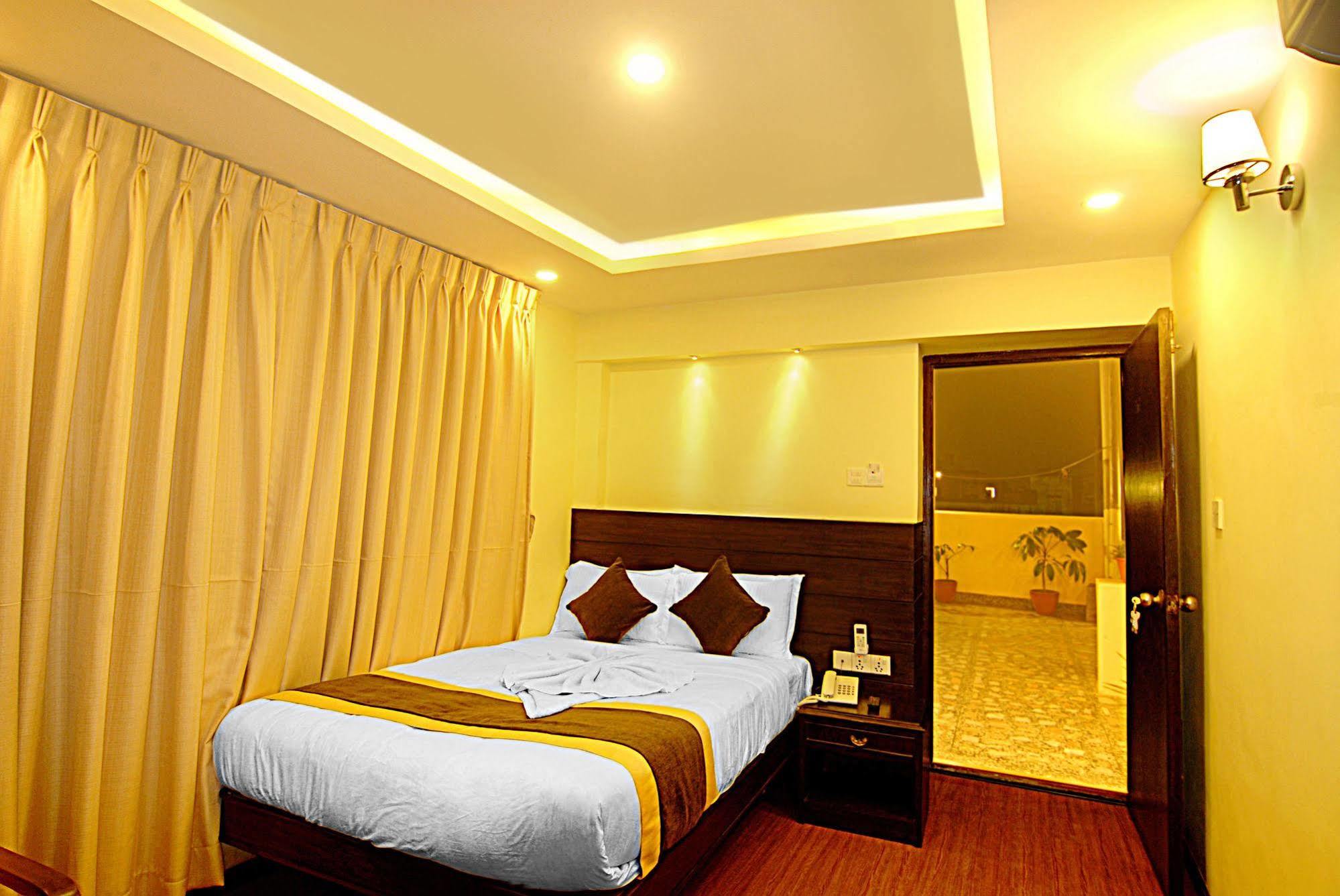 Kathmandu Grand Hotel Buitenkant foto