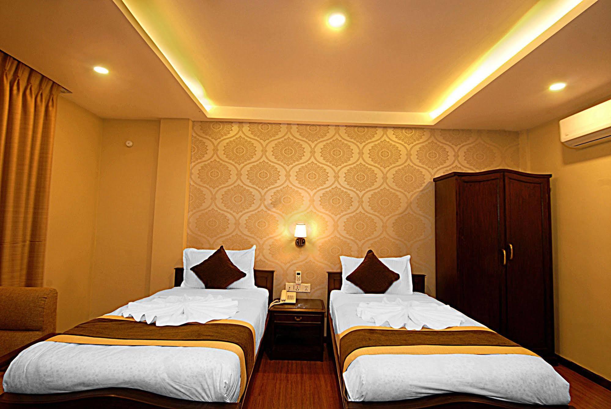 Kathmandu Grand Hotel Buitenkant foto