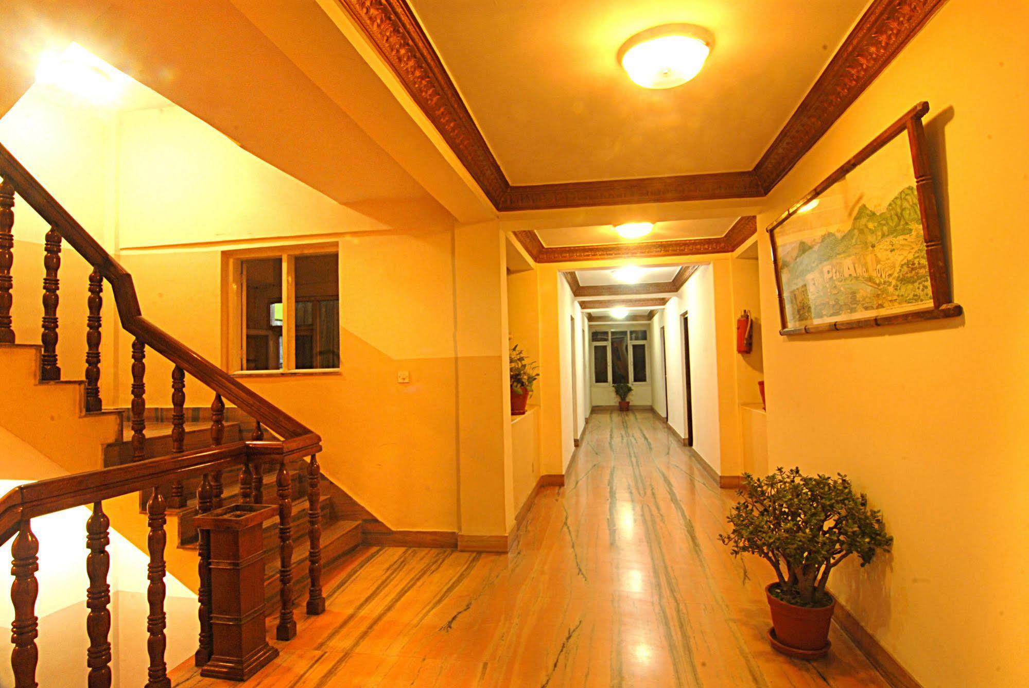 Kathmandu Grand Hotel Buitenkant foto